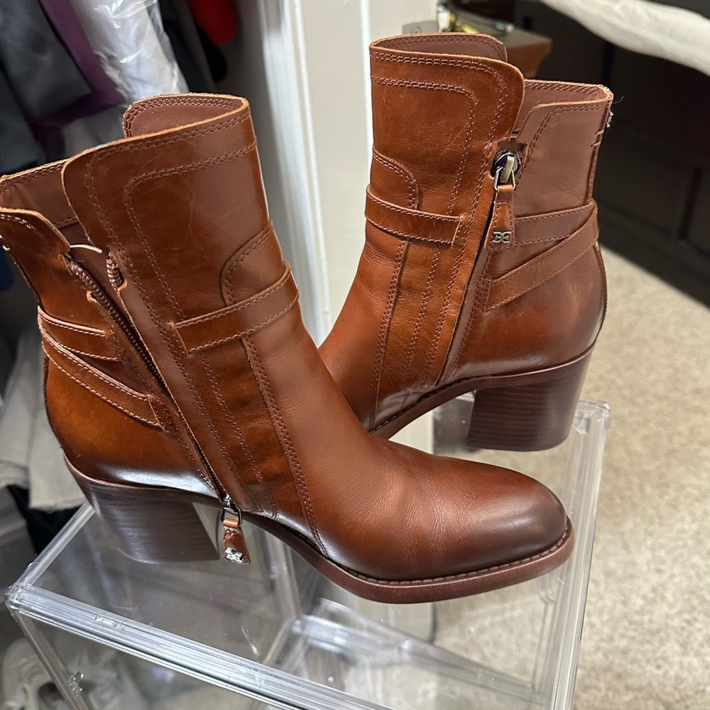 San Edelma “ Simone block heel bottie”
